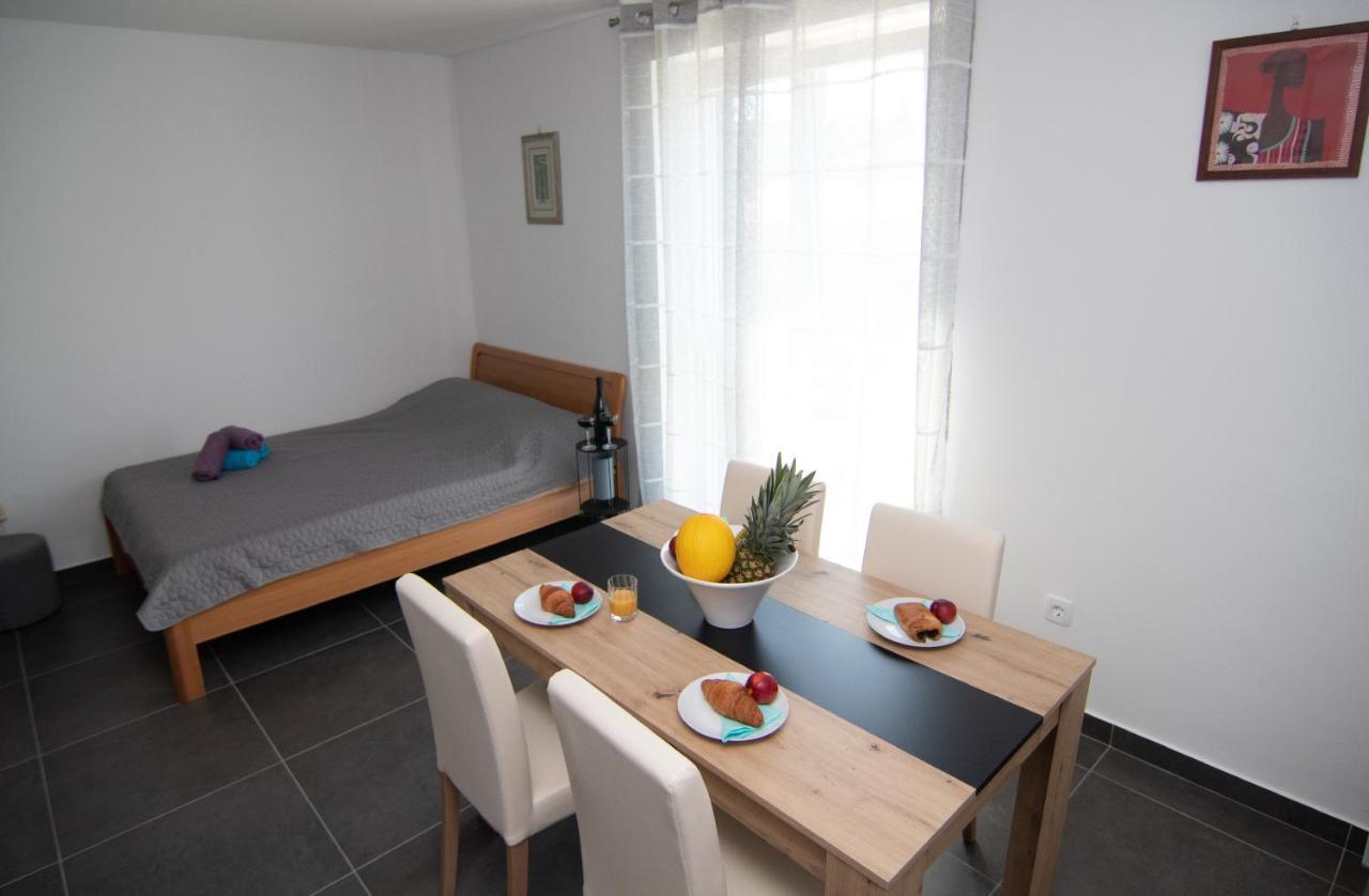 Valkane beach studio apartment Pula Buitenkant foto